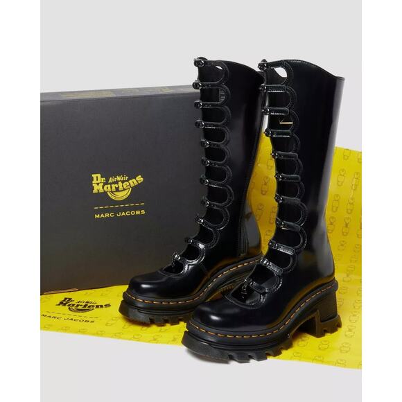Dr. Martens Shoes - Dr. Martens x Marc Jacobs Kiki Boots in BLACK BUTTERO (Women's sizing)